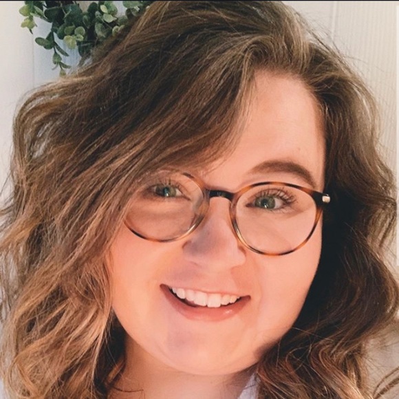 Meet your Posher, Katiebeth - Picture 1 of 2